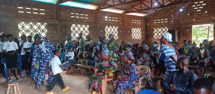 Visite de partage à l_église Sang de Christ d_Akpassi Visite de partage à l_église Sang de Christ d_Akpassi